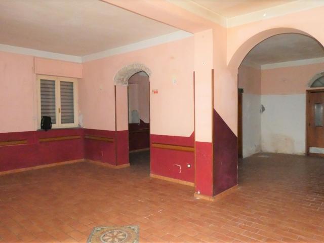 FONDO COMMERCIALE in VENDITA a LIVORNO CENTRO STORICO