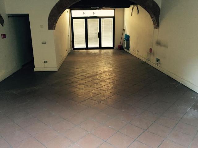 FONDO COMMERCIALE in VENDITA a MONTEVARCHI