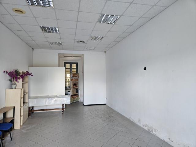 FONDO COMMERCIALE in VENDITA a SCARLINO