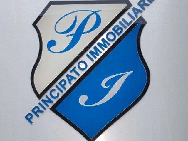 FONDO COMMERCIALE in VENDITA a PRATO