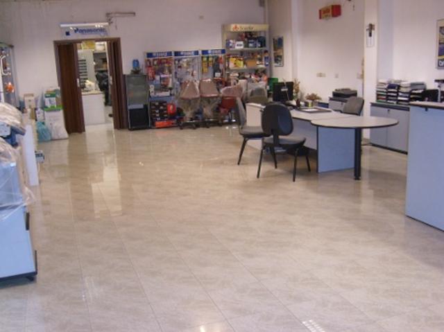 FONDO COMMERCIALE in VENDITA a PRATO GRIGNANO