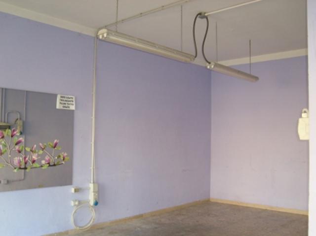 FONDO COMMERCIALE in AFFITTO a CAMPI BISENZIO SANTA MARIA