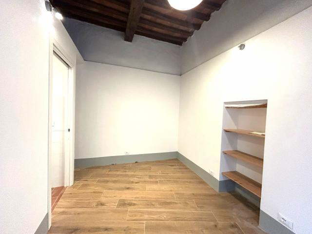 FONDO COMMERCIALE in AFFITTO a AREZZO CENTRO