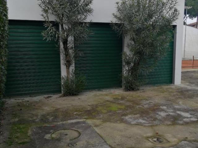 FONDO COMMERCIALE in AFFITTO a FIRENZE PERETOLA / BROZZI