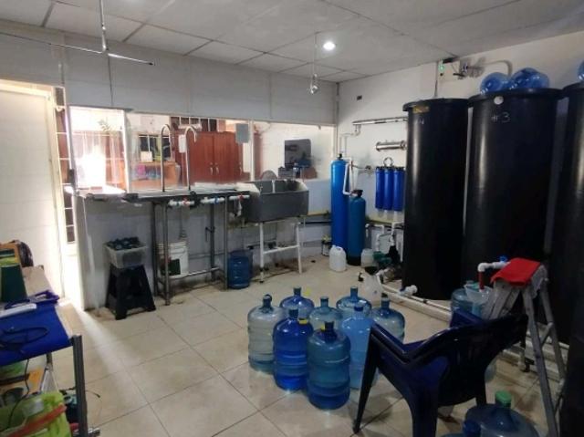 Fondo de Comercio Operativo con 2 locales y Mobiliario en Guacara