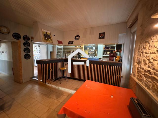 Fonds de commerce à vendre à SAINT CYR EN TALMONDAIS 120 m2