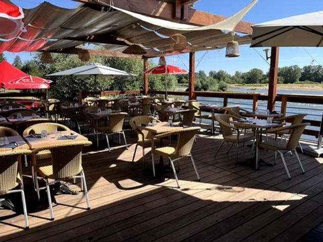 Fonds de commerce Bar/ Restaurant 275 m2 Sancerre face à la Loire