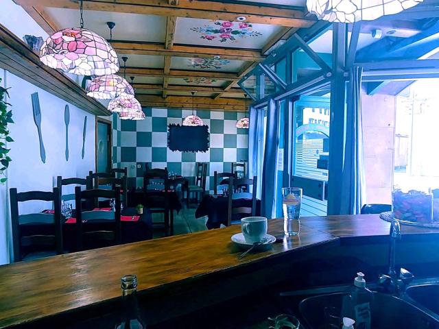 FONDS DE COMMERCE BAR /RESTAURANT/ TRAITEUR AMBULANT TRES BIEN PLACE