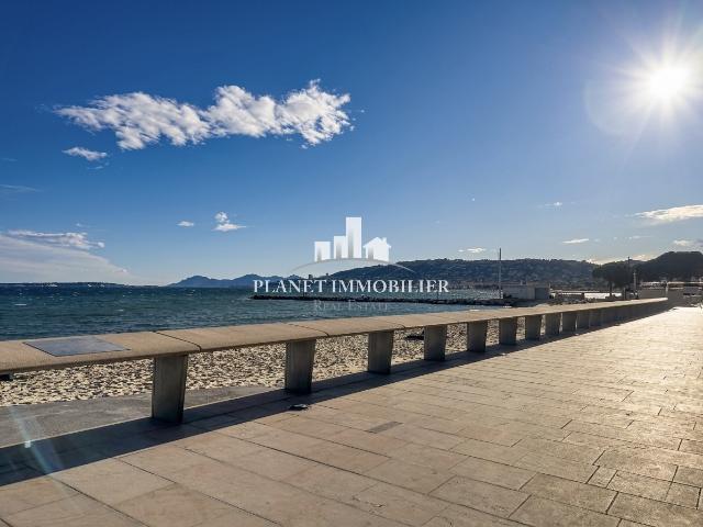 FONDS DE COMMERCE EN FRONT DE MER À JUAN LES PINS