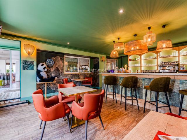 Fonds de commerce restaurant licence Iv avec terrasse, appar. 452m² Bouliac