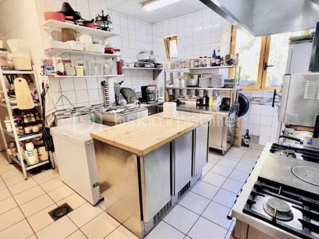 Fonds de commerce – Restaurant 85 m² – Fourneaux