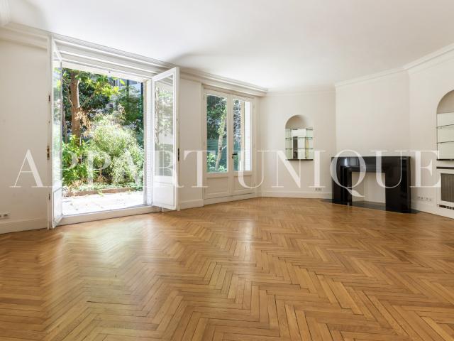 FOCH SUBLIME APPARTEMENT DE RECEPTION AVEC JARDIN