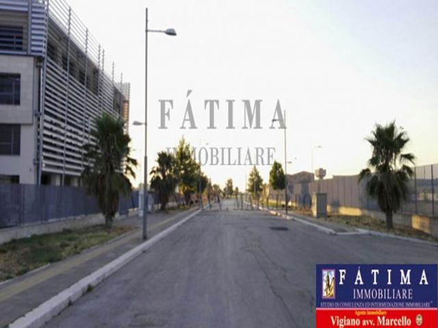 FOGGIA VENDESI TRATTABILE Capannone fronte Camera di Commercio