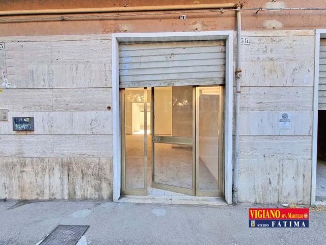 FOGGIA VENDESI VIA FORNELLI 35 LOCALE MQ. 67 CORTILE INTERNO ESCLUSIVO