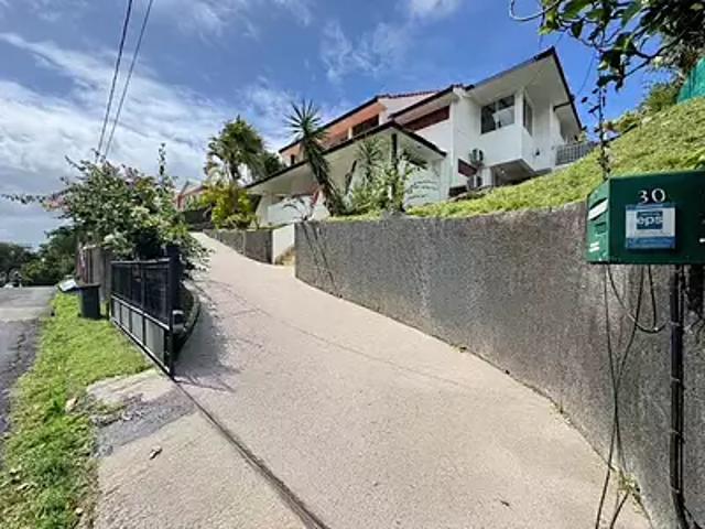 Fort de France 97200 Achat / Vente maison 7 pièces t7 au dernier étage
