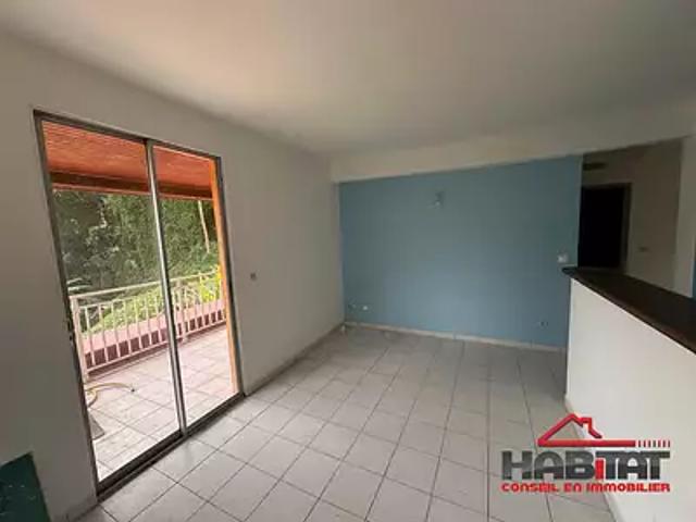 Fort de France 97200 Location appartement 2 pièces t2 terrasse parking