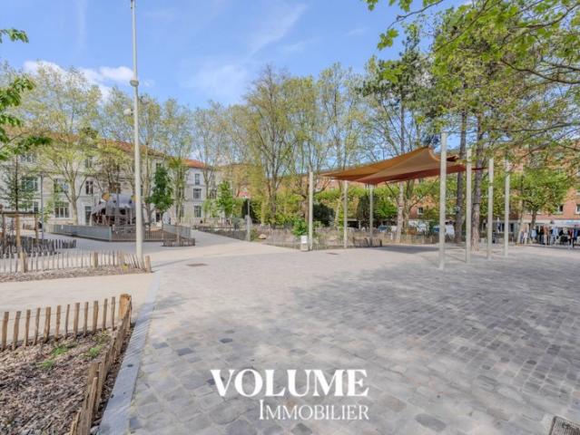 Fort potentiel: 4 pièces 80 m², terrasse de 35 m², parking et cave
