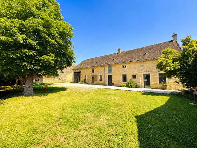 Fort potentiel 2 pièces de vie Environnement verdoyant. 129m² Beaune