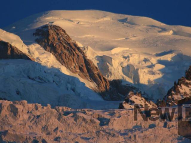 Fort Potentiel Murs Et Fdc Tous Commerces Batiment 3 Niveaux. 197m² Chamonix Mont Blanc