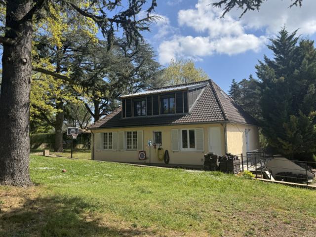 FORT POTENTIEL POUR CETTE MAISON T7 AU CALME