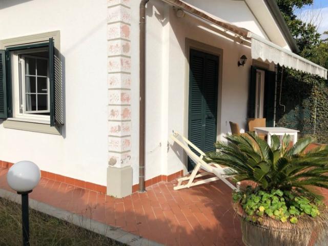 FORTE DEI MARMI A 400 MT DAL MARE AFFITTASI GRAZIOSA VILLA SINGOLA