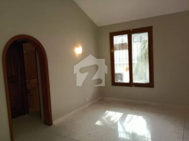 For Commercial Use 1300 Yards Maintained House Available For Rent