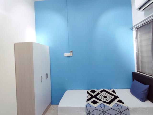 For a single female private room available at uptown Damansara