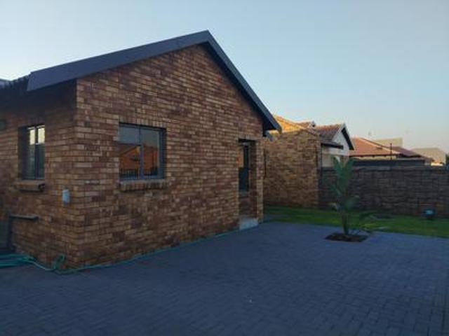 for available – modern 3 bedroom hom.