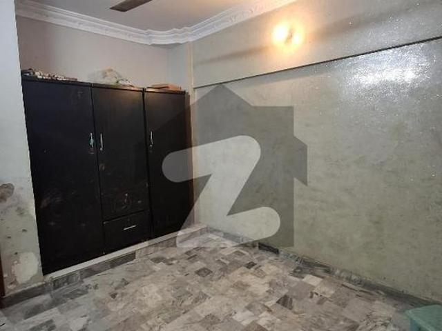 For bechlors boys and silent commercial flat available for rent in gulistan e johar main road project gulistan e jauhar block 18