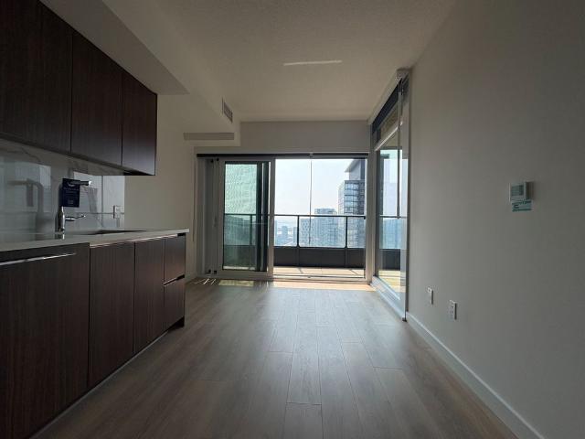 For Lease 3 Concord Cityplace Way Unit# 4302, Toronto, Ontario