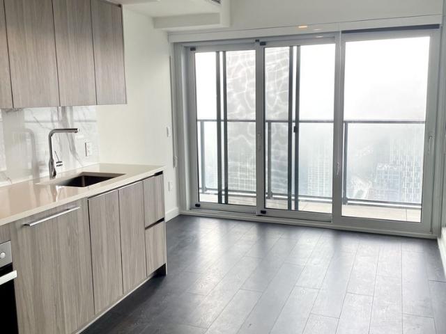 For Lease 3 Concord Cityplace Way Unit# 5215, Toronto, Ontario