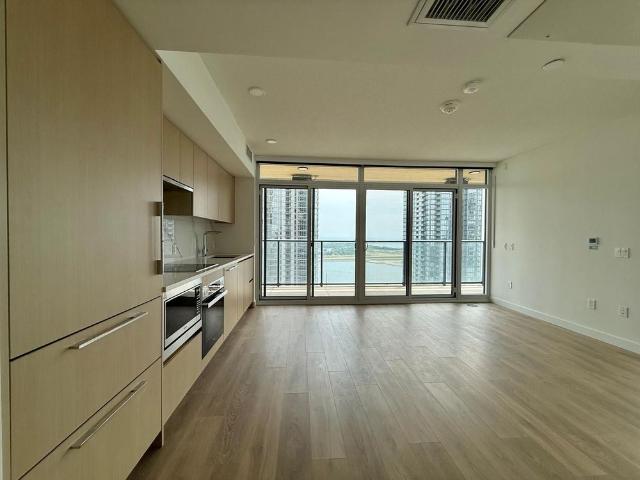 For Lease 3 Concord Cityplace Way Unit# 3611, Toronto, Ontario