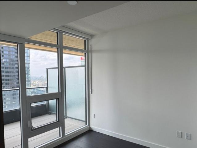 For Lease 3 Concord Cityplace Way Unit# 3915, Toronto, Ontario