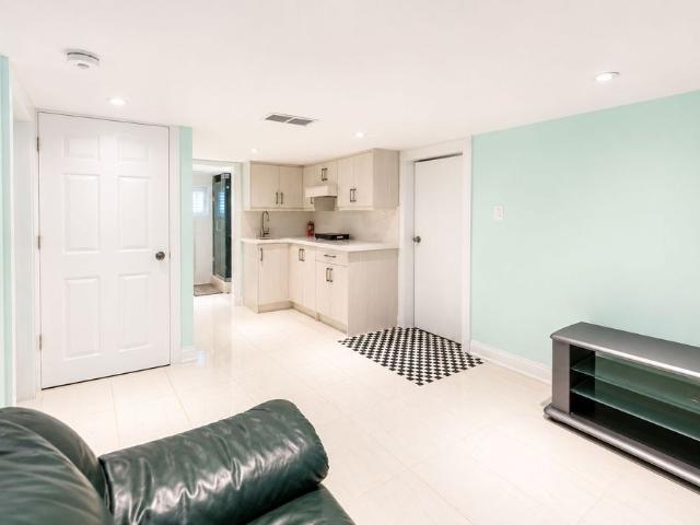 For Lease 1078 Sawyer Avenue, Mississauga, Ontario