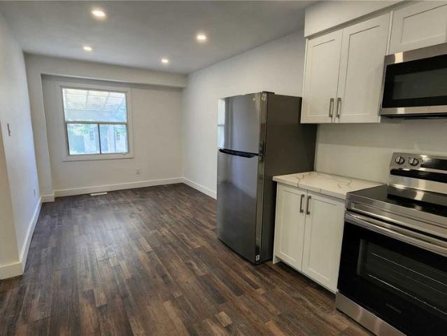 For Lease 107 Crittenden Square, Toronto, Ontario