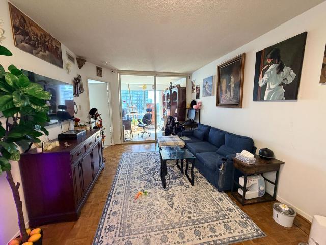 For Lease 1001 Bay Street Unit# 3305, Toronto, Ontario