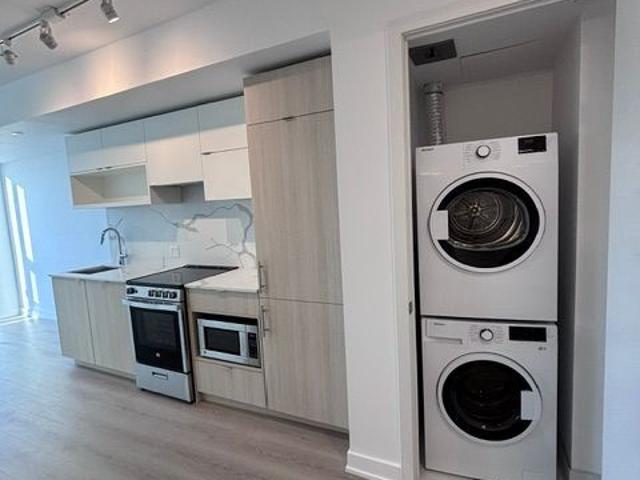 For Lease 100 Queen Street Unit# 1707, Toronto, Ontario