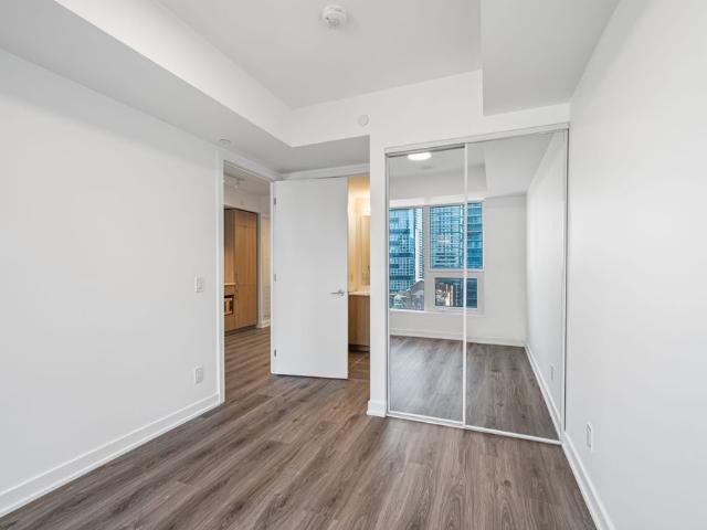 For Lease 100 queen Street Unit# 1801, Toronto, Ontario