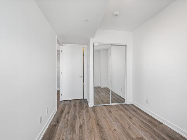 For Lease 100 queen Street Unit# 1805, Toronto, Ontario