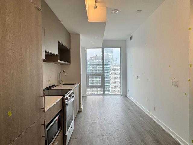 For Lease 100 Queen Street Unit# 3512, Toronto, Ontario