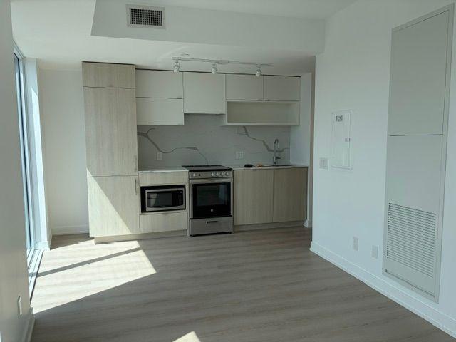 For Lease 100 Queen Street Unit# 3107, Toronto, Ontario