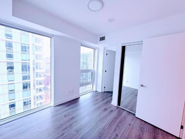 For Lease 100 Queen Street Unit# 3310, Toronto, Ontario