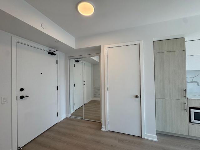 For Lease 100 Queen Street Unit# 907, Toronto, Ontario
