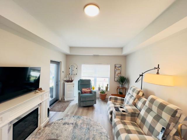 For Lease 100 The Promenade Unit# 102, Central Elgin, Ontario