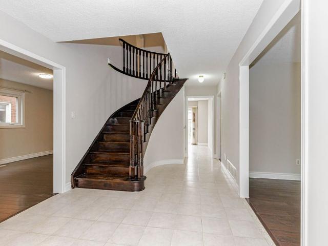 For Lease 101 Hullrick Drive, Toronto, Ontario