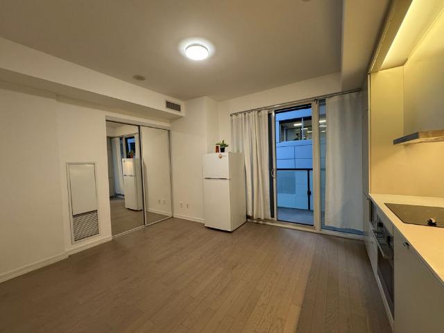 For Lease 101 Peter Street Unit# 617, Toronto, Ontario