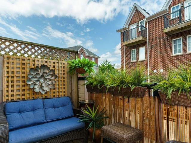 For Lease 101 The Queensway N/A Unit# TH2, Toronto, Ontario