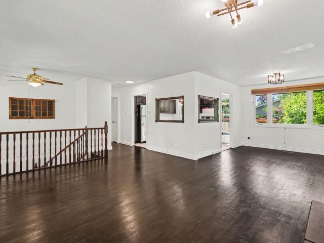 For Lease 1034 Walkley Road, Billings Bridge Riverside Park and Area, Ontario