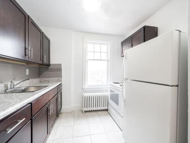 For Lease 10 Kingston Road Unit# 81, Toronto, Ontario