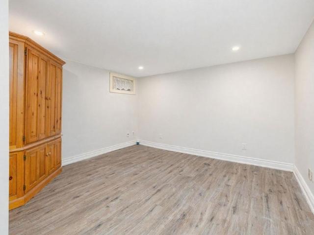 For Lease 10 Holman Crescent Unit# Lower, Aurora, Ontario